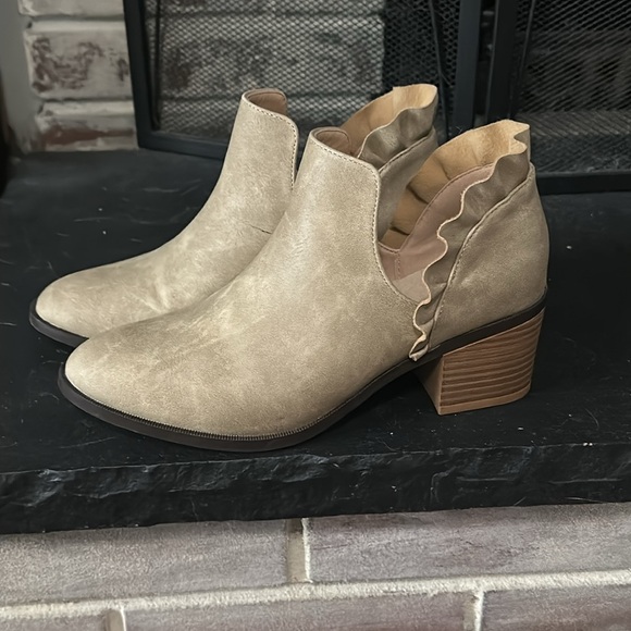 Journee Collection Ruffle Bootie - Picture 2 of 3